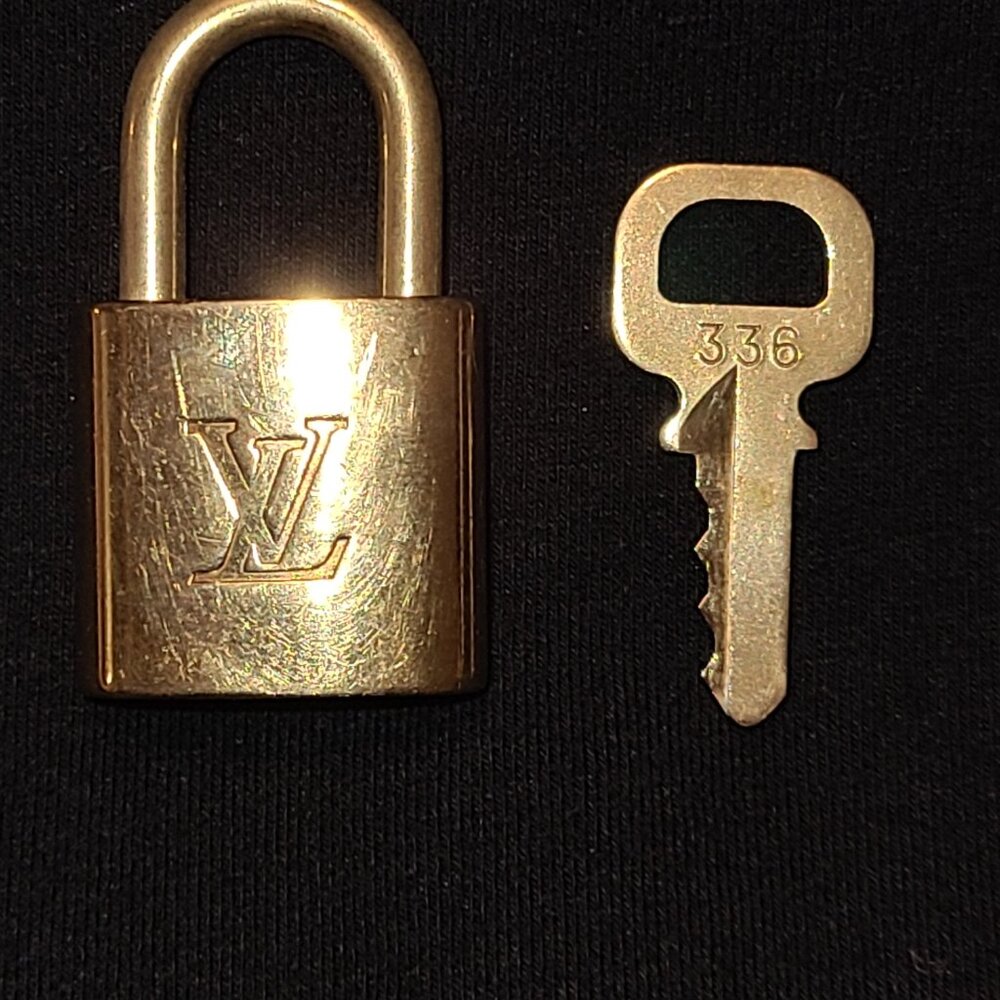 LV Lock & Key set #336 - Picture 10 of 11